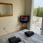 Apartment 2 Bed Mountains And Costal Views With Pool Paphos