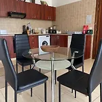 2 Bed Mountains And Costal Views With Pool Apartment