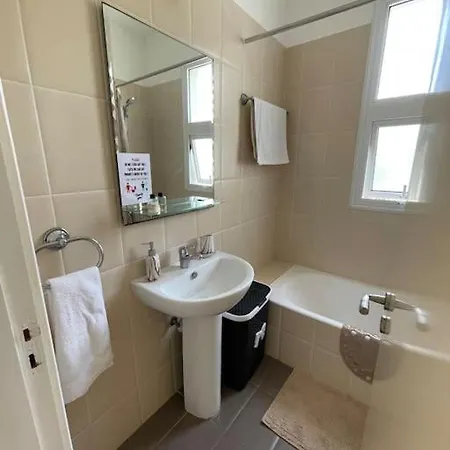 2 Bed Mountains And Costal Views With Pool Пафос