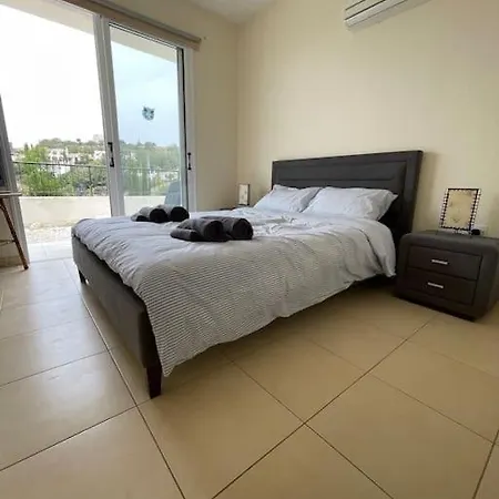 2 Bed Mountains And Costal Views With Pool Пафос