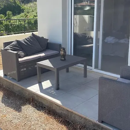 2 Bed Mountains And Costal Views With Pool