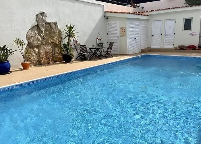 2 Bed Mountains And Costal Views With Pool Lägenhet