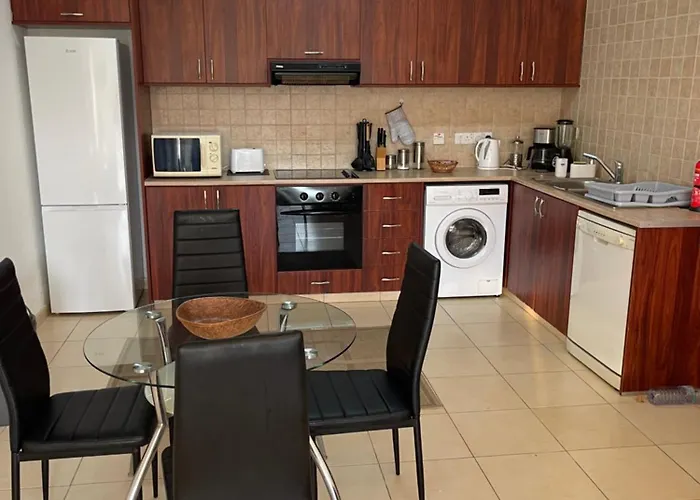 2 Bed Mountains And Costal Views With Pool *