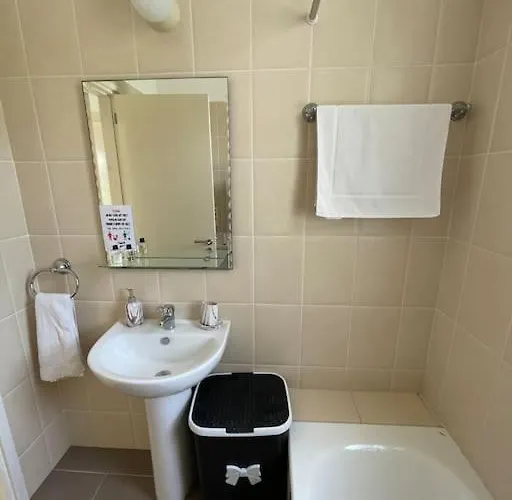 2 Bed Mountains And Costal Views With Pool Διαμέρισμα Πάφος