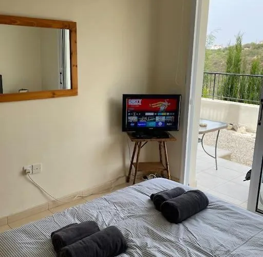 Lägenhet 2 Bed Mountains And Costal Views With Pool Paphos