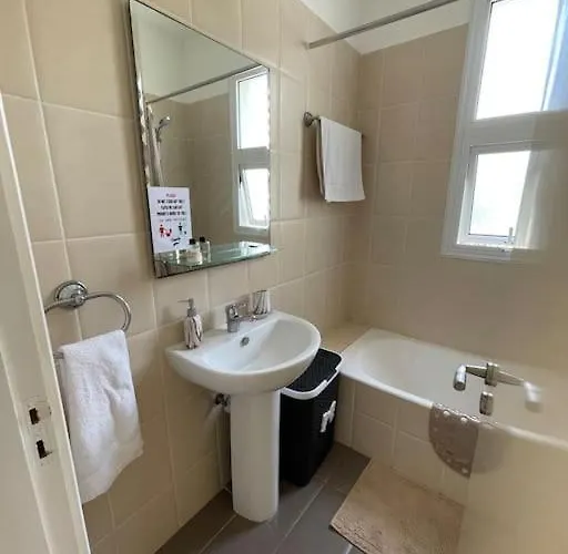 2 Bed Mountains And Costal Views With Pool Πάφος