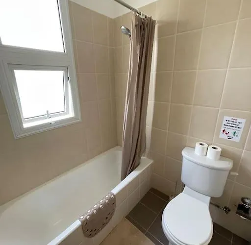 2 Bed Mountains And Costal Views With Pool *