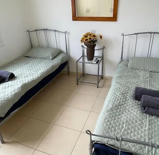 2 Bed Mountains And Costal Views With Pool Lägenhet *