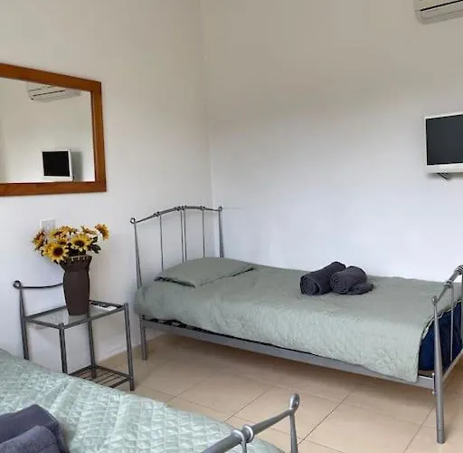 2 Bed Mountains And Costal Views With Pool Διαμέρισμα