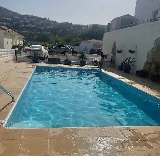 2 Bed Mountains And Costal Views With Pool Διαμέρισμα Πάφος