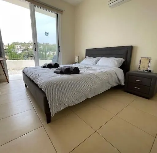 2 Bed Mountains And Costal Views With Pool Πάφος