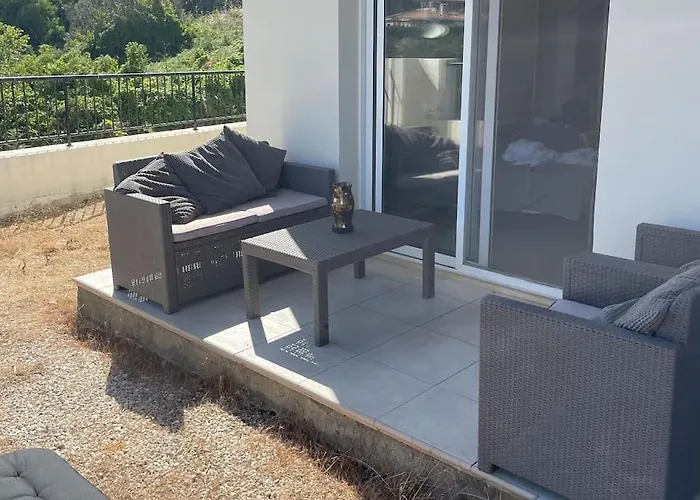 2 Bed Mountains And Costal Views With Pool