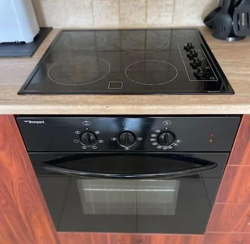 2 Bed Mountains And Costal Views With Pool *