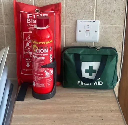 2 Bed Mountains And Costal Views With Pool Διαμέρισμα