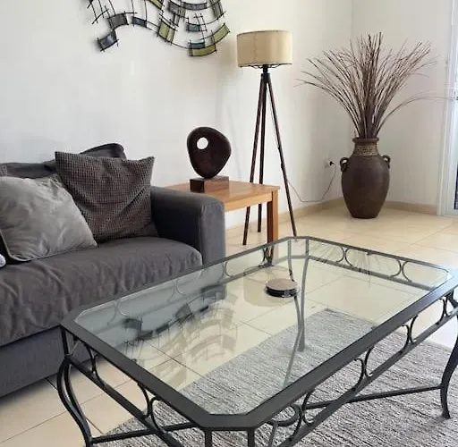 2 Bed Mountains And Costal Views With Pool Διαμέρισμα *