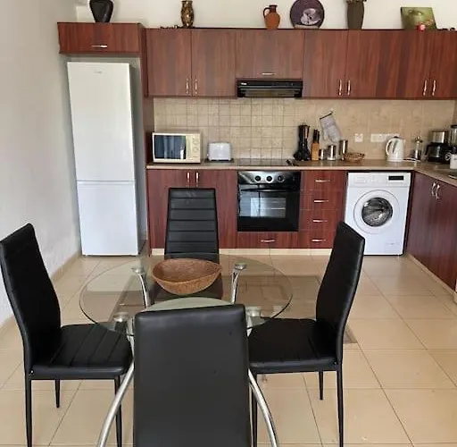 2 Bed Mountains And Costal Views With Pool Πάφος