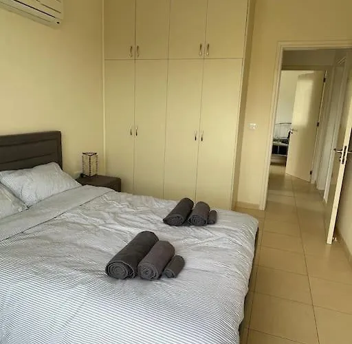 Lägenhet 2 Bed Mountains And Costal Views With Pool Paphos