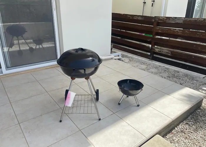 2 Bed Mountains And Costal Views With Pool Διαμέρισμα Πάφος