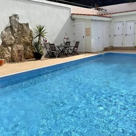 2 Bed Mountains And Costal Views With Pool Daire
