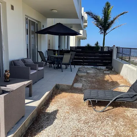 2 Bed Mountains And Costal Views With Pool *