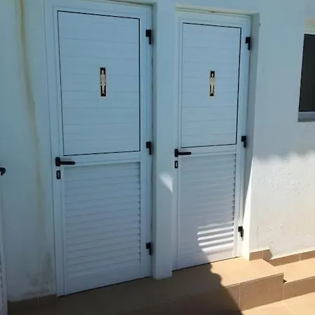Apartment 2 Bed Mountains And Costal Views With Pool *