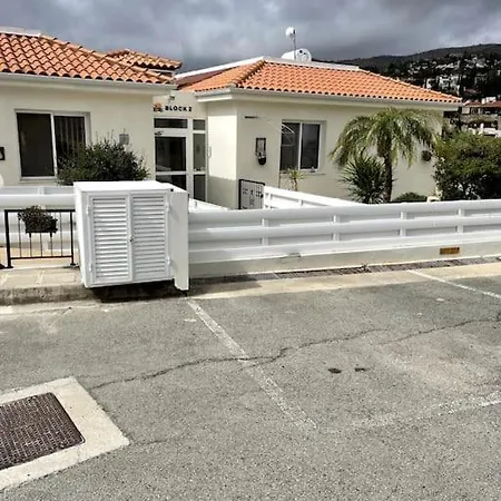 アパート 2 Bed Mountains And Costal Views With Pool