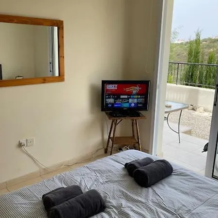 Daire 2 Bed Mountains And Costal Views With Pool Pafos
