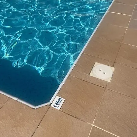 2 Bed Mountains And Costal Views With Pool