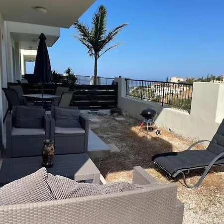 2 Bed Mountains And Costal Views With Pool アパート