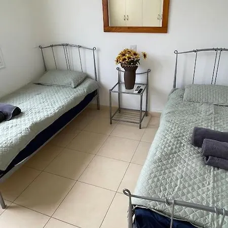 2 Bed Mountains And Costal Views With Pool Apartment *