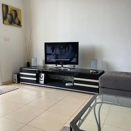 2 Bed Mountains And Costal Views With Pool Daire